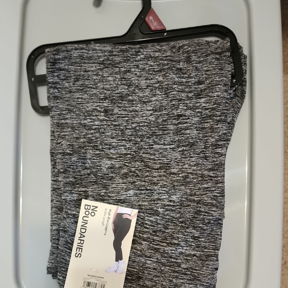 No Boundaries Charcoal and Black Kids Leggings - Picture 3 of 3